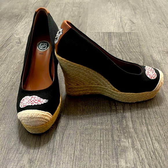 NHL Detroit Red Wings Size 7 NEVER WORN Wedge - Picture 5 of 8